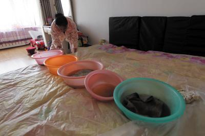 尤溪楼上漏水，住户失联，小区没物管，业主维权难！律师来支招……